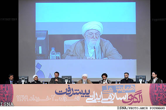 /گزارش نيمروز همايش ملي الگوي اسلامي ـ ايراني پيشرفت/
تسخيري،غلامي، موسويان و زريباف؛
*آن‌ها كه دل در گرو امام(ره)، شهدا و پابرهنگان دارند به ميدان بيايند