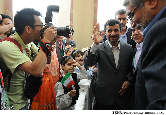 بازديد رييس‌جمهور از غرفه‌ ايران در اكسپو شانگهاي