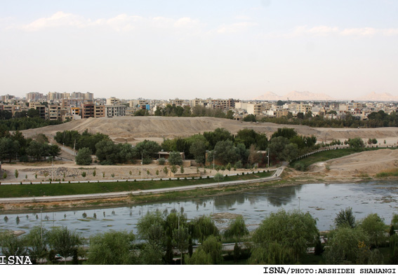 خوشنويس: مسؤولان شهري اطلاع کافي درباره‌ي ارزش‌هاي تاريخي اصفهان ندارند
جعفري‌زند: زباله‌هاي بيمارستاني در عمق دو متري تپه‌ي اشرف كشف شد