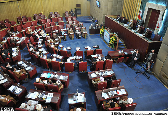 بيانيه پاياني اجلاس خبرگان رهبري؛
معظم‌له را در طراز ممتاز از شايستگي‌ها و صفات رهبري مي‌دانيم
به دولت توصيه مي‌کنيم در رفع مشکلات اقتصادي مردم بيشتر كوشش كند