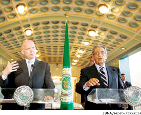 عمرو موسي در ديدار با ويليام هيگ:
توافقنامه آشتي آغازي براي اصلاح موضع فلسطيني‌ها است
كشورهاي عربي جزو طرفداران القاعده و خشونت نيستند