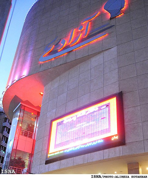 گوهر خير انديش و نيكي كريمي در گيشه‌ي سينما آزادي 
*« سوت پايان» 60 ميليوني شد