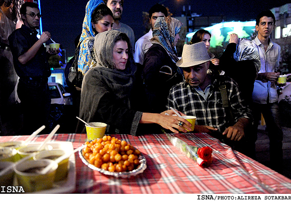 نون و پنير و سبزي ...
سازندگان «ورود آقايان ممنوع» افطاري دادند