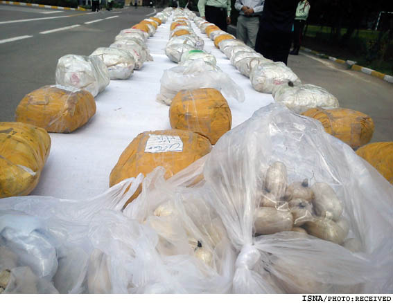 كشف بيش از چهار تن مواد مخدر 
فرمانده انتظامي استان بوشهر خبرداد:
انهدام 55 باند مواد مخدر